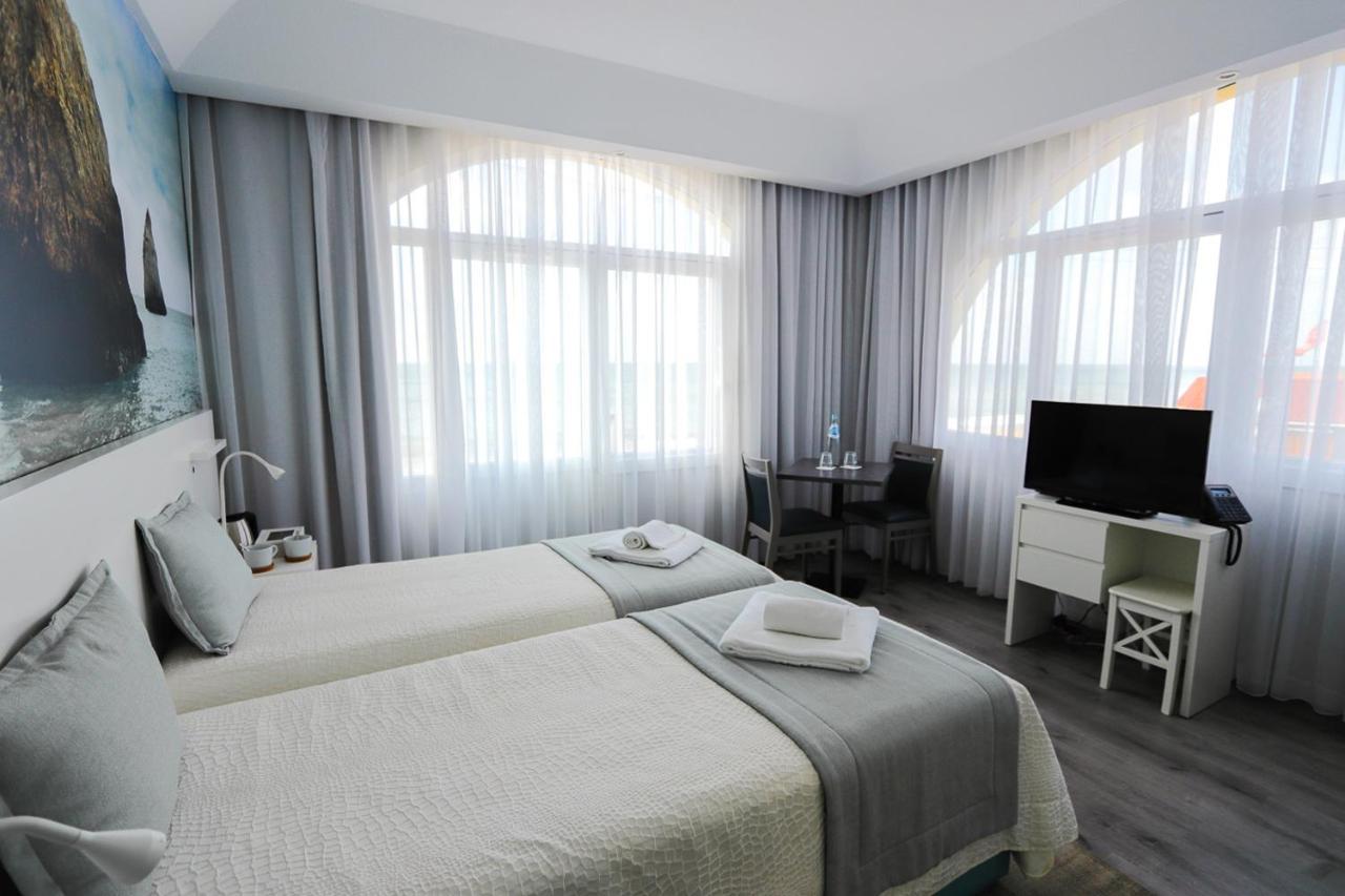 Golden Beach Guest House & Rooftop Bar 파로 외부 사진